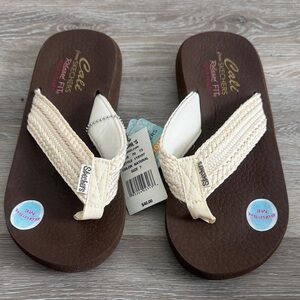 Skechers Tan and Cream Flip Flops